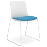 Besucherstuhl Stapelstuhl ARTE | Kufengestell weiss | Sitzpolster in Lotus Blue