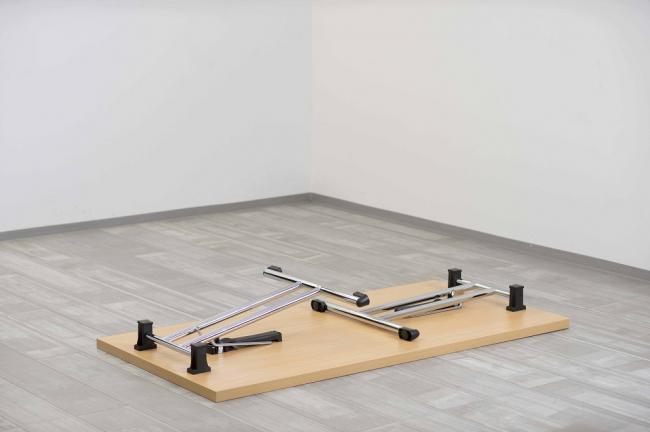 stapelbarer Klapptisch 140x70 cm in Sekundenschnelle aufstellbar und